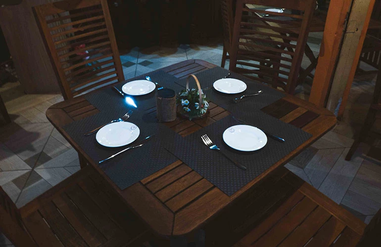 Autre photo d'une table pour 4 personnes à La Rougaille Créole